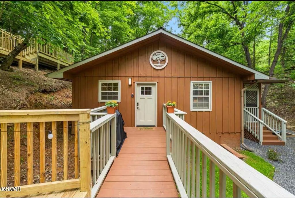 4151 Oak Ridge Street, Pigeon Forge, TN 37863