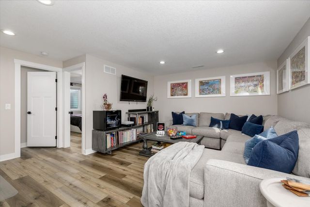 1604 SW Franklin Drive, Ankeny, IA 50023