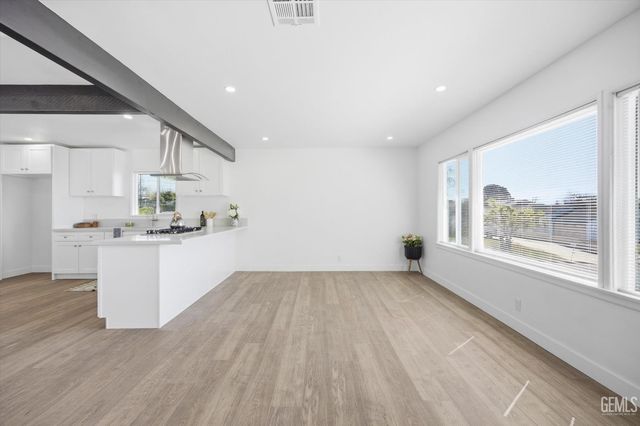 2401 Kenwood Road, Bakersfield, CA 93306