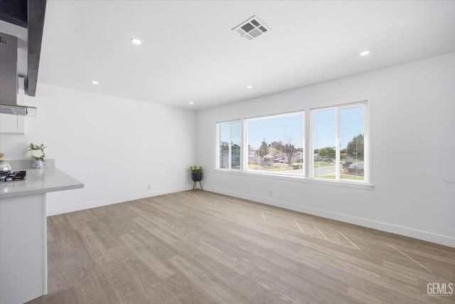 2401 Kenwood Road, Bakersfield, CA 93306