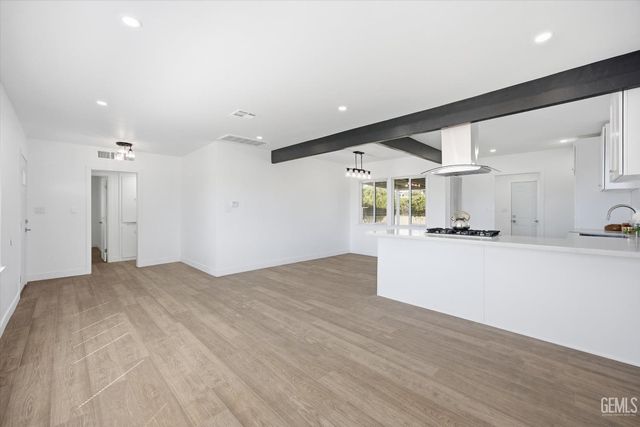 2401 Kenwood Road, Bakersfield, CA 93306