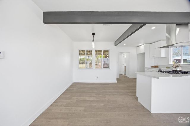 2401 Kenwood Road, Bakersfield, CA 93306