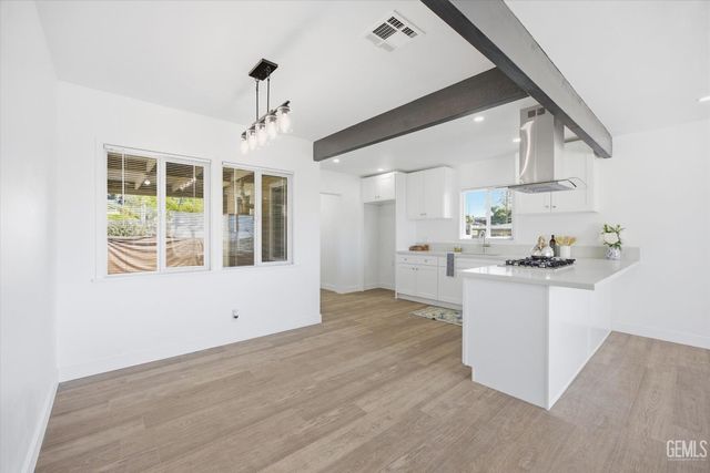 2401 Kenwood Road, Bakersfield, CA 93306