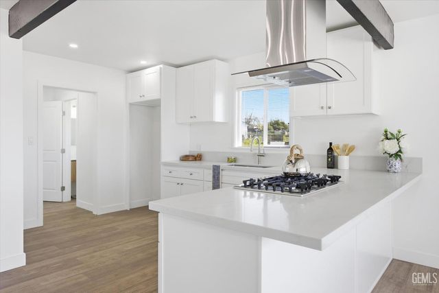 2401 Kenwood Road, Bakersfield, CA 93306