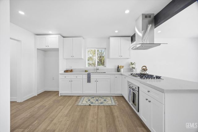 2401 Kenwood Road, Bakersfield, CA 93306