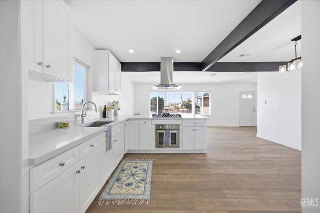 2401 Kenwood Road, Bakersfield, CA 93306