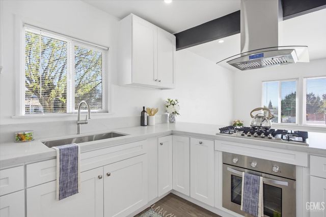 2401 Kenwood Road, Bakersfield, CA 93306