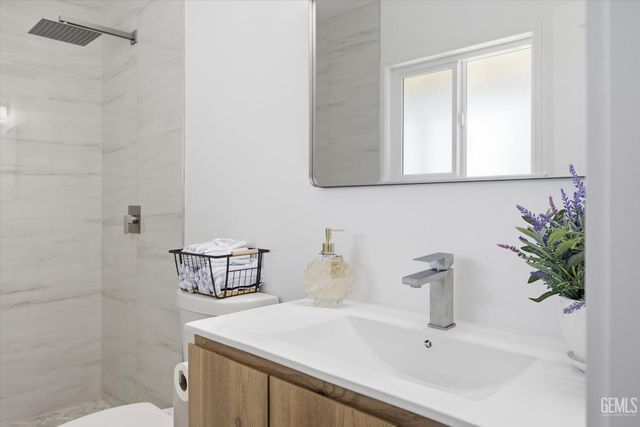 2401 Kenwood Road, Bakersfield, CA 93306