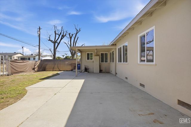 2401 Kenwood Road, Bakersfield, CA 93306