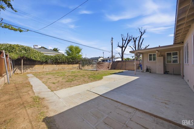 2401 Kenwood Road, Bakersfield, CA 93306