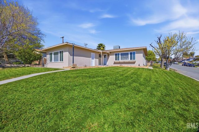 2401 Kenwood Road, Bakersfield, CA 93306