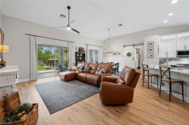 1070 21st ST SW, Naples, FL 34117