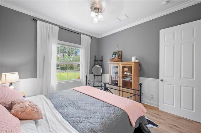 1070 21st ST SW, Naples, FL 34117