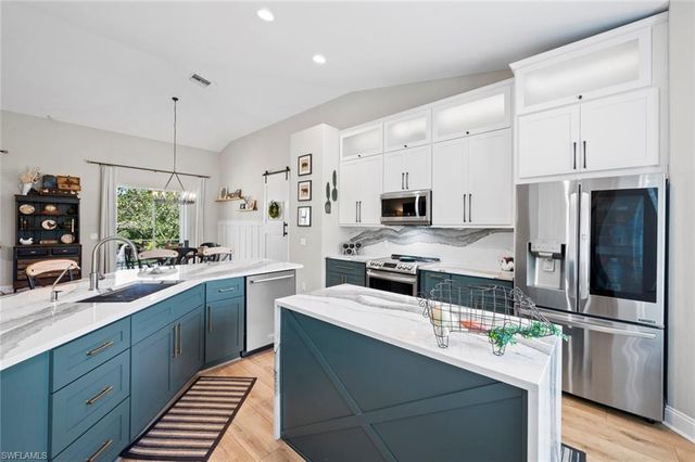 1070 21st ST SW, Naples, FL 34117