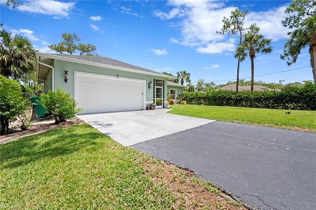 1070 21st ST SW, Naples, FL 34117