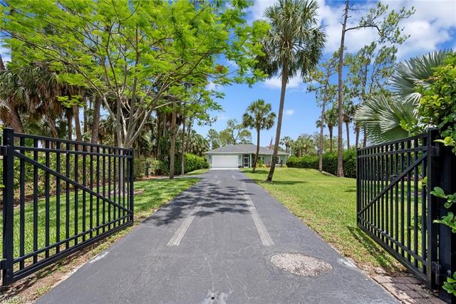 1070 21st ST SW, Naples, FL 34117