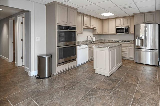 8227 Farmington Lane, Winston, GA 30187