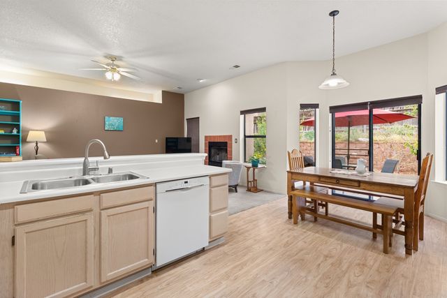 7563 Kachina Loop, Santa Fe, NM 87507