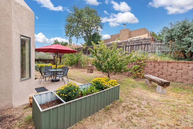 7563 Kachina Loop, Santa Fe, NM 87507