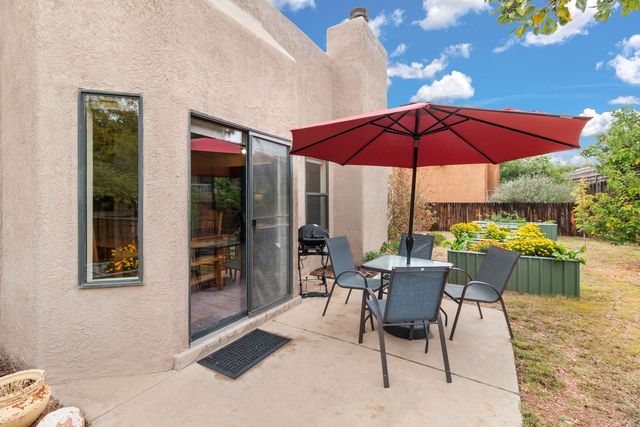 7563 Kachina Loop, Santa Fe, NM 87507