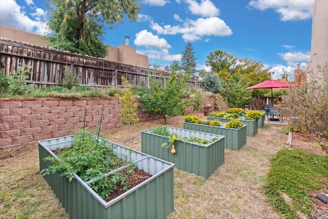 7563 Kachina Loop, Santa Fe, NM 87507