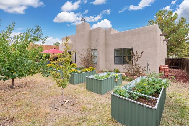 7563 Kachina Loop, Santa Fe, NM 87507