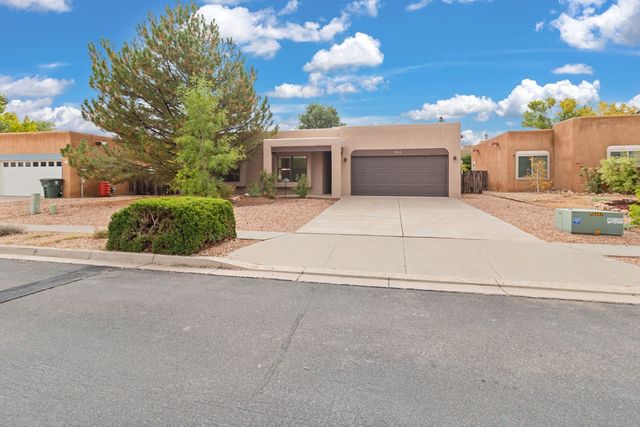 7563 Kachina Loop, Santa Fe, NM 87507