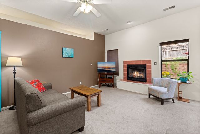 7563 Kachina Loop, Santa Fe, NM 87507