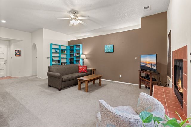 7563 Kachina Loop, Santa Fe, NM 87507