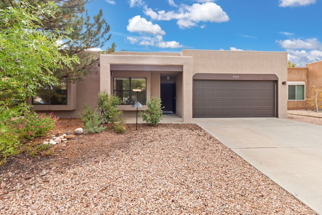 7563 Kachina Loop, Santa Fe, NM 87507