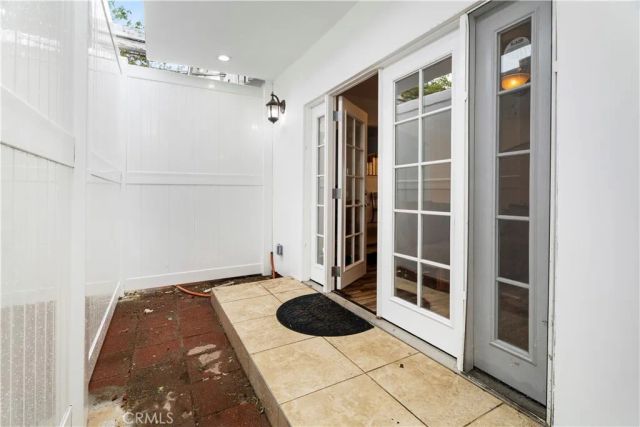 8440 Gloria, North Hills, CA 91343