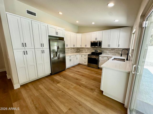 7352 W VIA DEL SOL Drive, Glendale, AZ 85310