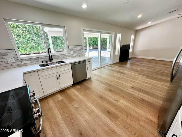 7352 W VIA DEL SOL Drive, Glendale, AZ 85310