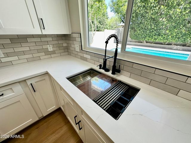 7352 W VIA DEL SOL Drive, Glendale, AZ 85310