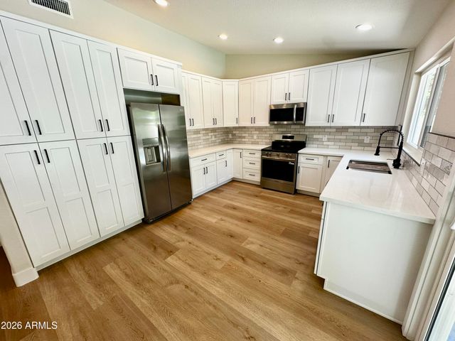 7352 W VIA DEL SOL Drive, Glendale, AZ 85310