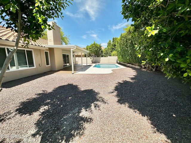 7352 W VIA DEL SOL Drive, Glendale, AZ 85310
