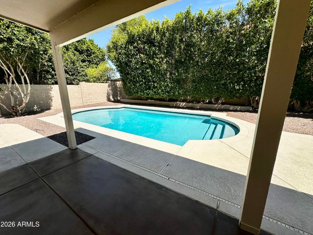 7352 W VIA DEL SOL Drive, Glendale, AZ 85310