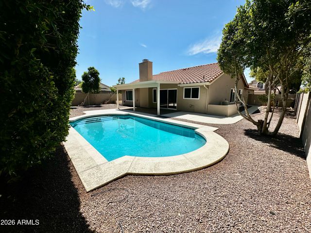 7352 W VIA DEL SOL Drive, Glendale, AZ 85310