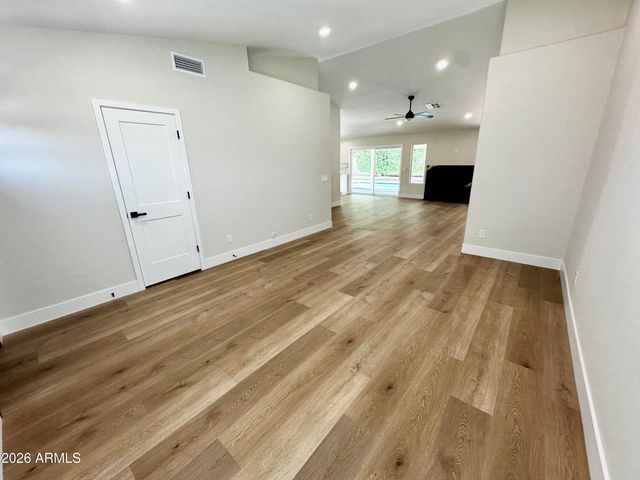 7352 W VIA DEL SOL Drive, Glendale, AZ 85310