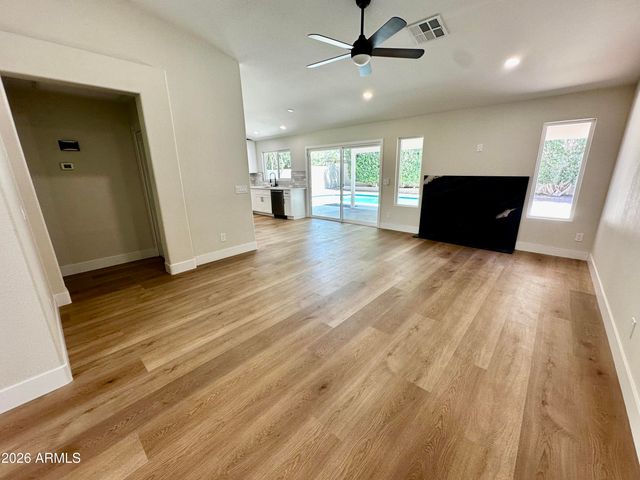 7352 W VIA DEL SOL Drive, Glendale, AZ 85310