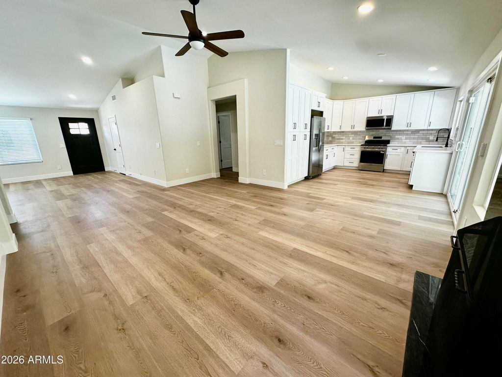 7352 W VIA DEL SOL Drive, Glendale, AZ 85310 — photo 3