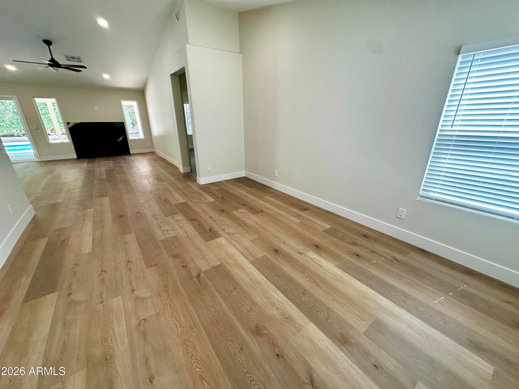 7352 W VIA DEL SOL Drive, Glendale, AZ 85310 — photo 5