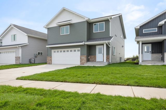 2611 38 Avenue S, Moorhead, MN 56560