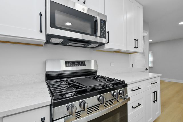 7800 W Kingston Drive, Frankfort, IL 60423