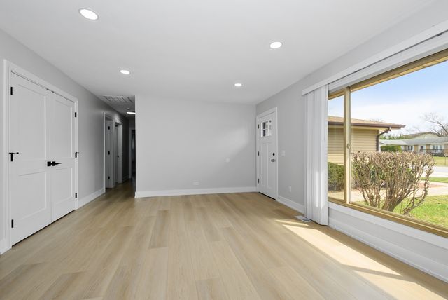 7800 W Kingston Drive, Frankfort, IL 60423