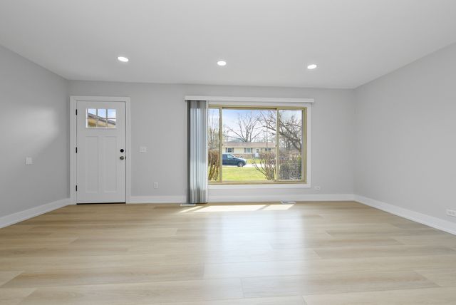 7800 W Kingston Drive, Frankfort, IL 60423