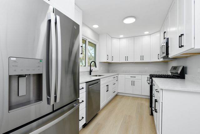 7800 W Kingston Drive, Frankfort, IL 60423