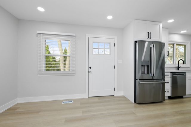 7800 W Kingston Drive, Frankfort, IL 60423