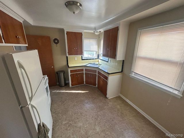 27225 Lyndon, Redford, MI 48239