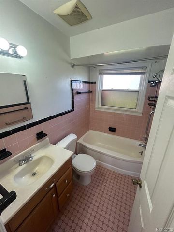 27225 Lyndon, Redford, MI 48239